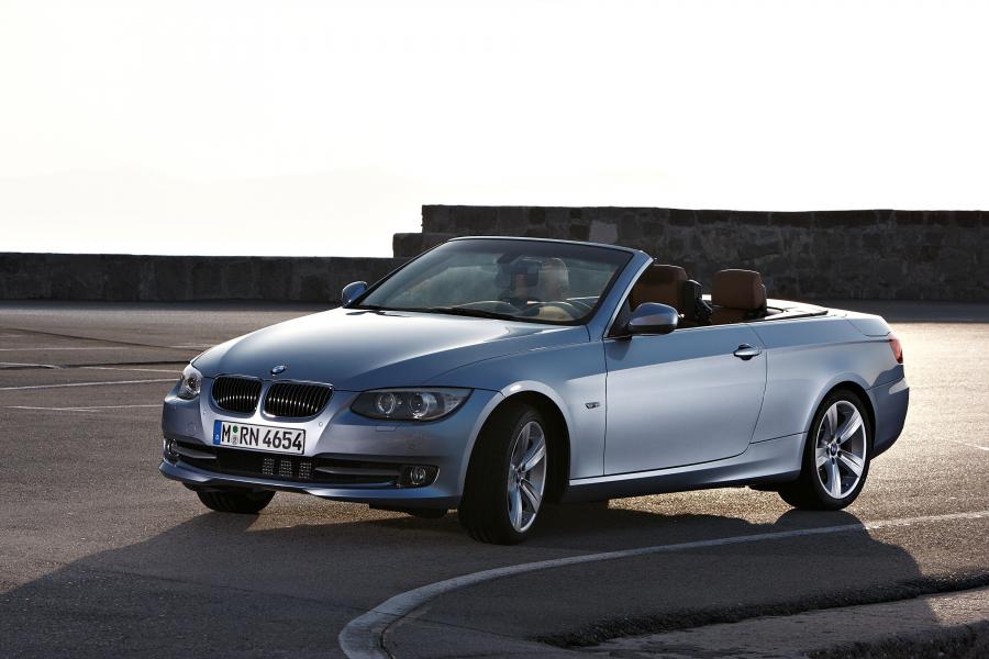  BMW 3-Series Convertible 2010 года  (фото 17 из 27)